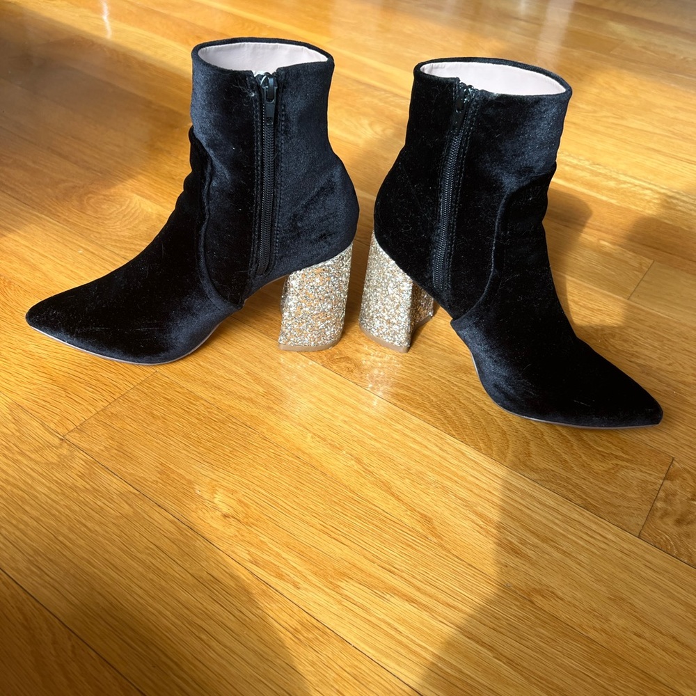 Womens Betsey Johnson Kacey Black Velvet Glitter Block Heel Booties Size 7!!